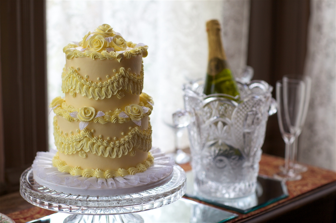 Wedding Cake and Champange